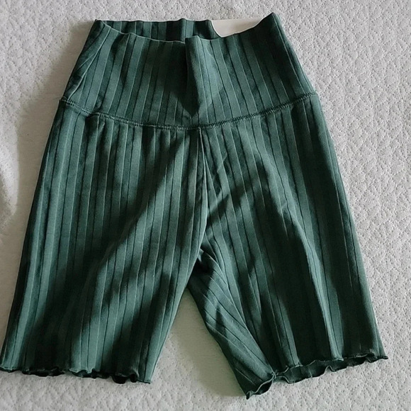 OFFLINE By Aerie OG Groove 7" Bike Shorts Size Small - Picture 2 of 2